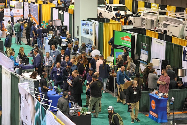 Attendees at the 2022 Experience Power conference mingle among exhibition booths.