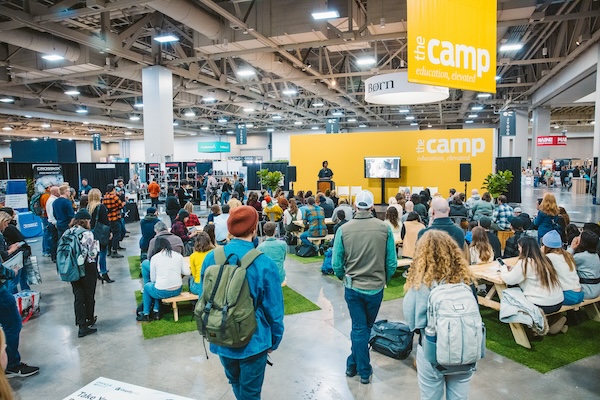 Attendees at the 2022 Experience Power conference mingle among exhibition booths.